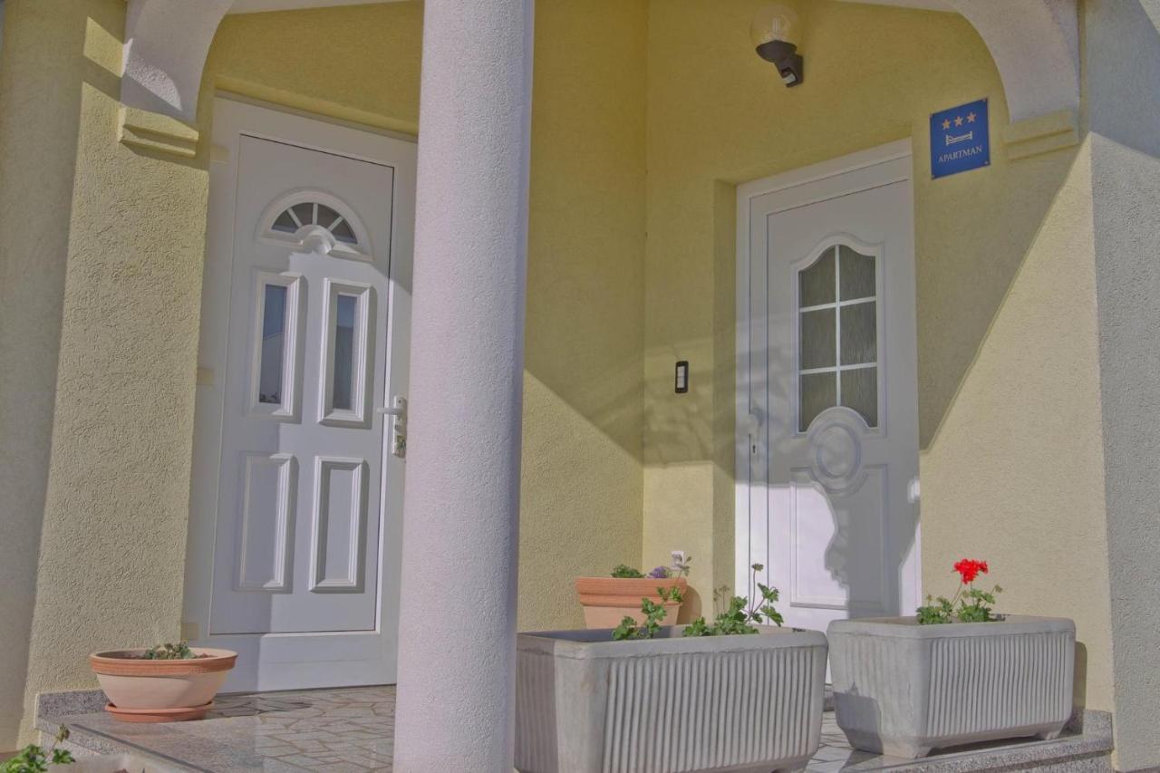 Apartma Komljenovic *